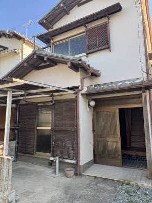 修繕前です！
外観も綺麗になります