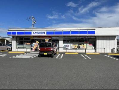 ローソン小島南1丁目店。
徒歩8分です。