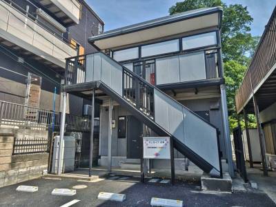 与野イオンの裏で、緑に囲まれた環境。