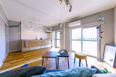 LDKにエアコン、ロールカーテン、ブラインド付