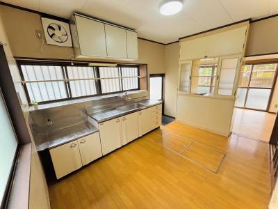 キッチン天井　土間　キッチン台取手塗装　換気扇新品　