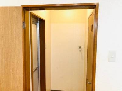 浴室脱衣所に洗濯機置場があります