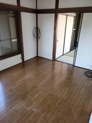 2階の洋室6帖。フローリングになっています。