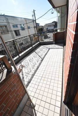 2階ルーフバルコニー。3階にもバルコニーがございます。