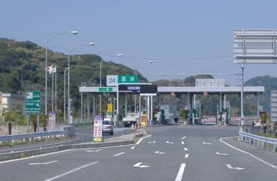 館山道終点から4分、近くにバイパス計画あり更にアクセス向上