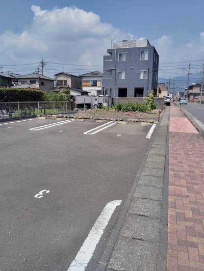 駐車場まで約150mです。