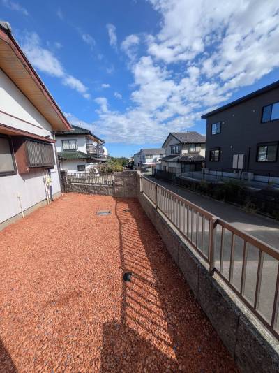 閑静な住宅街です。読書にリモートワーク最適です。