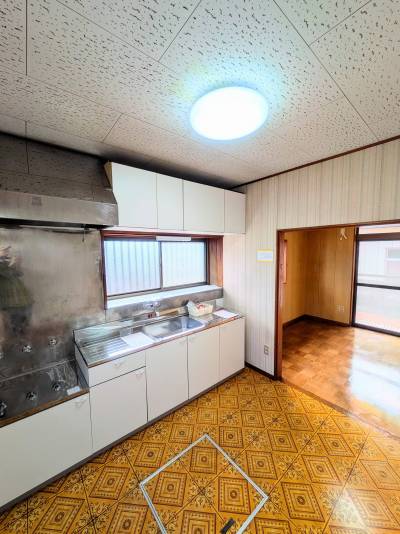 流し台とガス台は新品です。