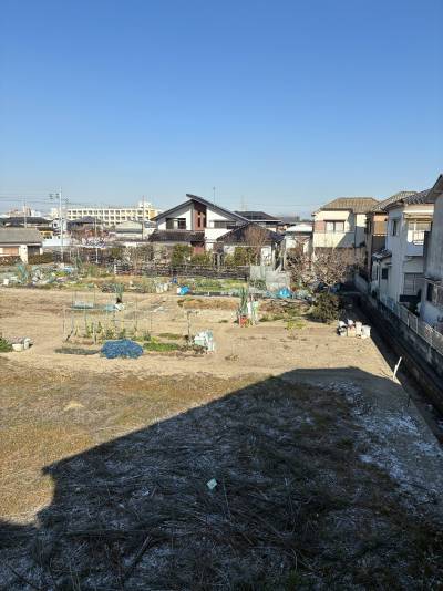 窓からの景色です。眺めよし。