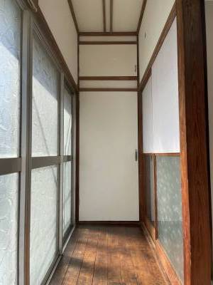 陽当たりの良い縁側は、猫とお昼寝したくなりますね♪