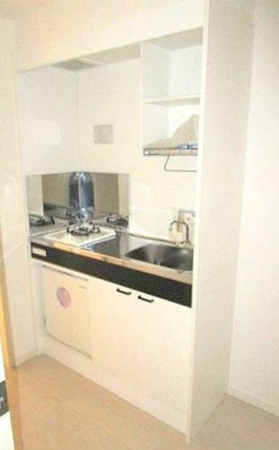 ガスコンロ・ミニ冷蔵庫付で直ぐに生活をはじめられますよ！