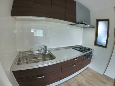 新品のキッチン広々！（105は180cmタイプとなります）