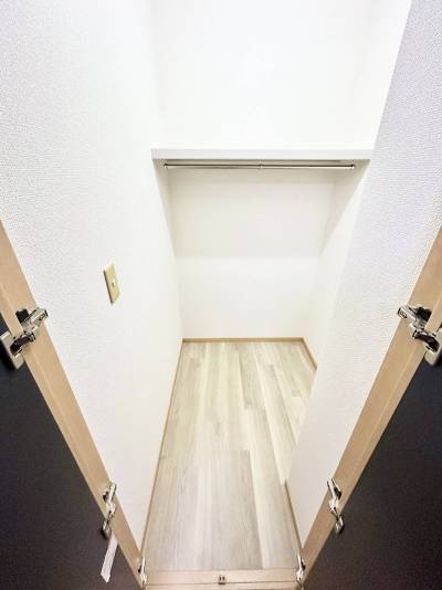広々居室8.5帖にウォークインクローゼットが付いています♪
