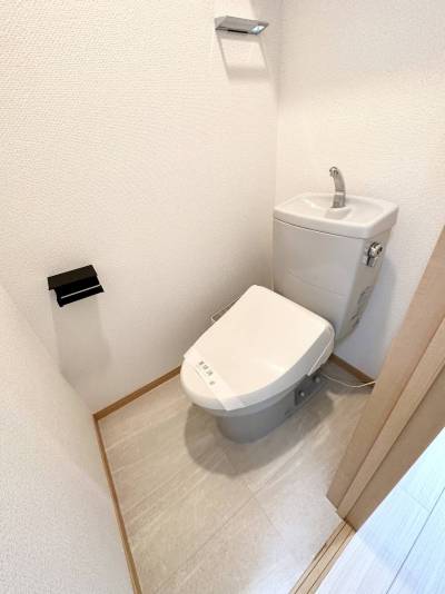 トイレはもちろん嬉しいウォシュレット付き♪