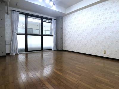 賃貸ではありえない、豪華な壁紙、おうちカフェへようこそ