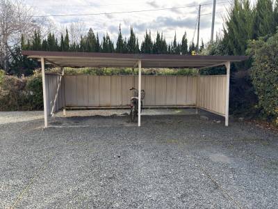 敷地内自転車置き場です。