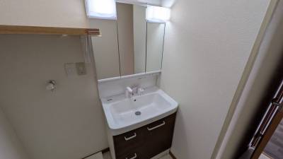 三面鏡洗髪洗面化粧台。