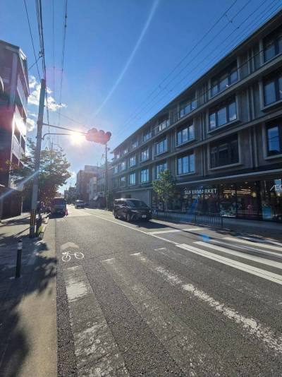 歩いて３０秒のところにAEONがオープンしています