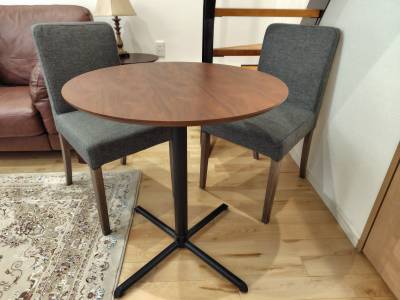 ダイニングテーブル・チェア設置によりリラックスした食事空間へ