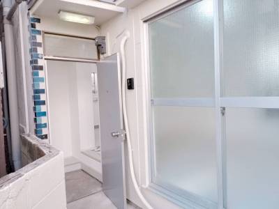 玄関はモニター付きインターフォン