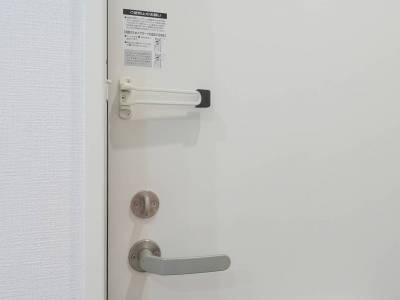 ダブルロック・玄関にTVインターフォン
共有部に防犯カメラ有