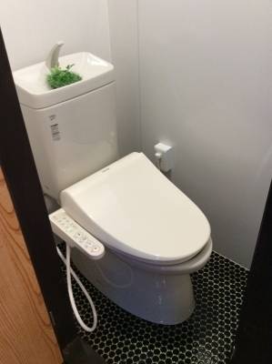 ウォシュレット。便器便座新品。