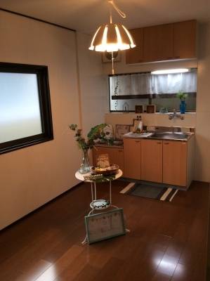 フローリング仕上キッチン新品。