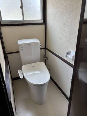 トイレは新品交換。ウォシュレット付き。