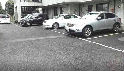 敷地内アスファルト駐車場♪【軽】のみ空きアリ♪