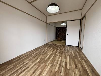 和室から洋室へリフォーム済み^_^
一部屋和室を残しました♪