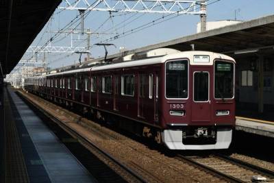 阪急京都線上新庄駅まで徒歩3分！駅前には商業施設がたくさん
