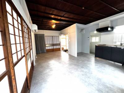 ＊照明はライティングレールに変更しています。