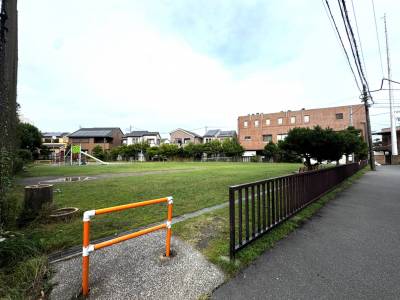 広い公園：徒歩1分