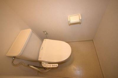 トイレ　温水洗浄装置付き