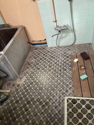 左平屋の風呂場