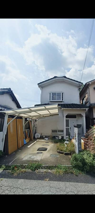 塀は壊して駐車2台可能にします。 塀は壊して駐車2台可能にします。