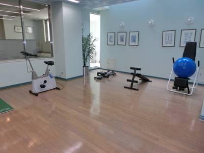 【アスレチックルーム（地階）】
建物内で運動不足解消