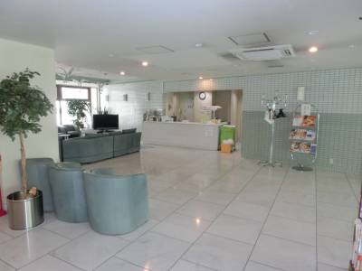 【ロビー、フロントサービス】
広々としたラウンジ、管理人日勤