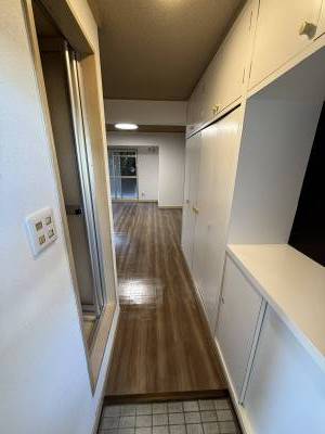 タイル貼りの高級感のある玄関