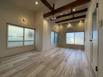 2階10.５畳と3mの天井高。
大空間のリビング