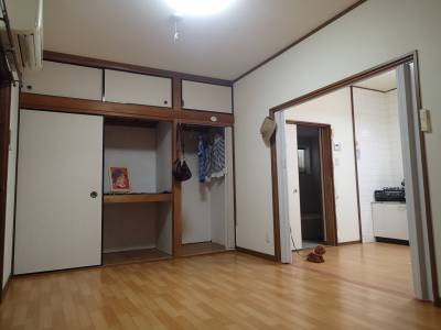 洋間（１階）エアコン付で、ご家族団らんの場所に！