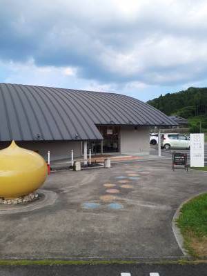 カフェやショップはもちろん、工場見学までできます！