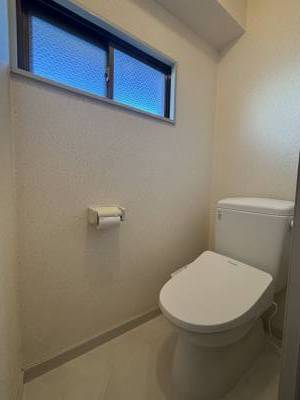 シンプルなトイレ