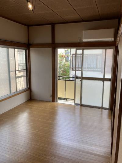 新品　ウッドカーペット（下地は畳です）
南向き日当たり良好