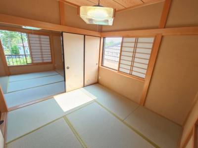 新品の畳の和室です