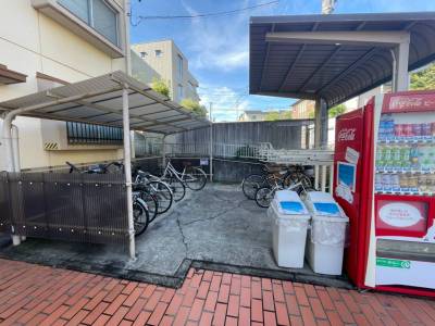 A棟側駐輪場