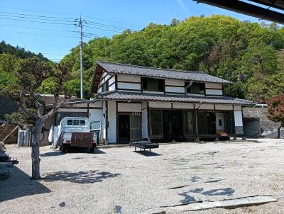 建物全景屋根瓦は3回程交換