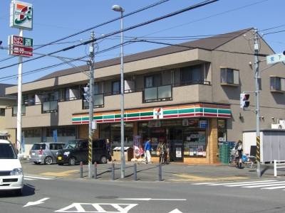 コンビニは徒歩２分にあります！