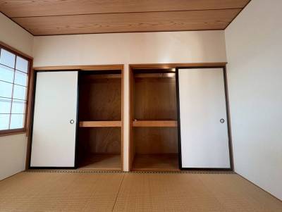 押入れは２間分で大容量収納