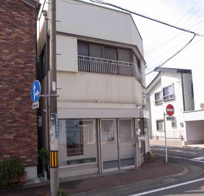 もと写真屋だった建物を住宅用にリフォームしました
